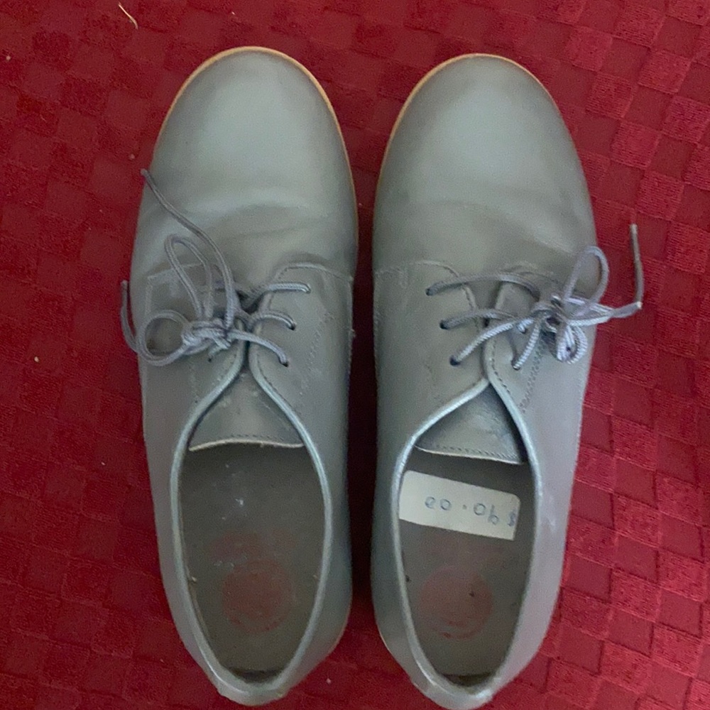 Boys Gray dress shoes size 35Euro and 3.5 in US size very nice shoe